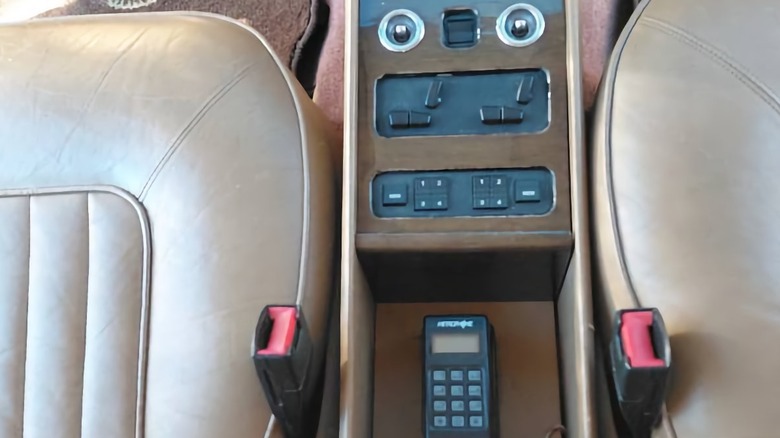 1988 Bentley Eight console with mobile phone image