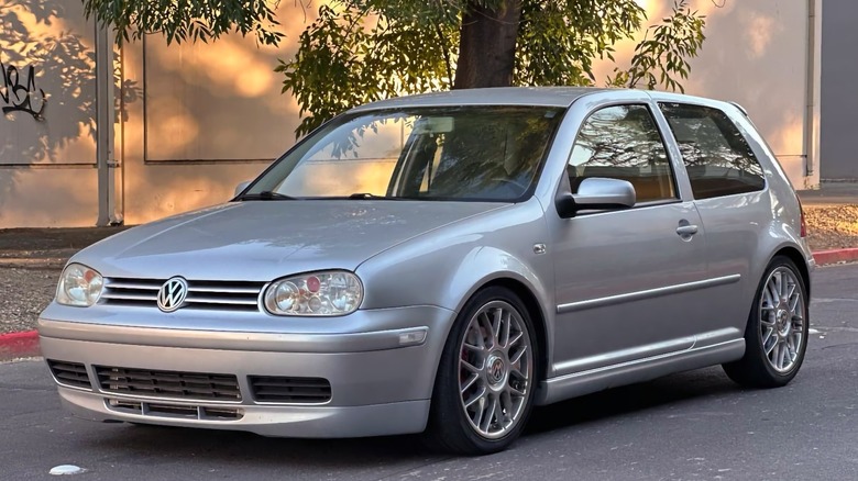 2002 Volkswagen GTI 337 front three-quarter image
