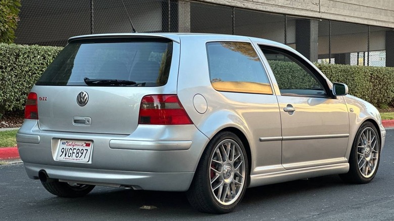 2002 Volkswagen GTI 337 rear three-quarter image