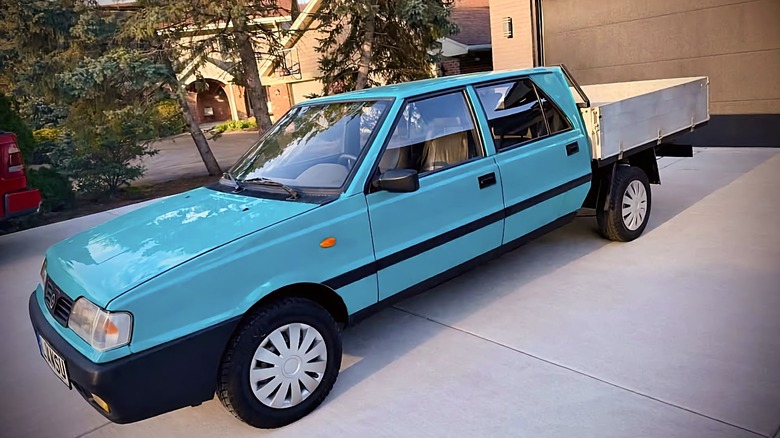 1997 FSO Polonez Roy Pickup front three-quarter image