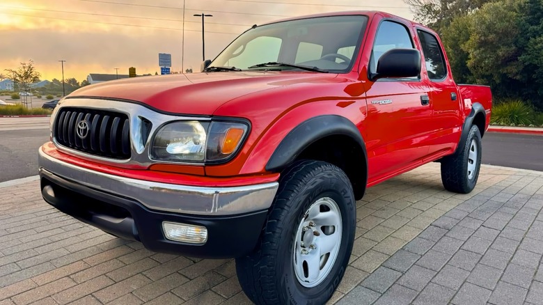 2002 Toyota Tacoma Double Cab 4WD front three-quarter image