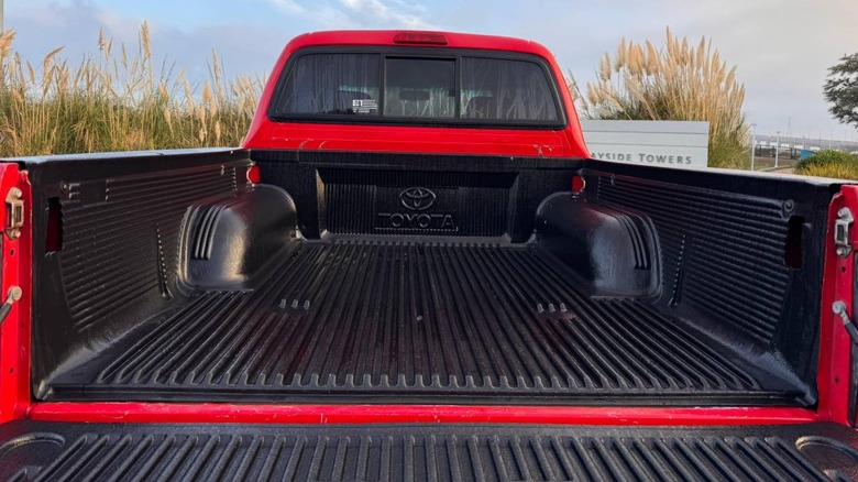 2002 Toyota Tacoma Double Cab 4WD bed image