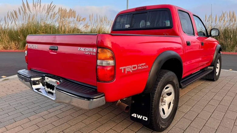 2002 Toyota Tacoma Double Cab 4WD rear three-quarter image