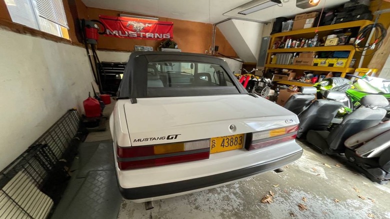 1986 Ford Mustang GT convertible rear end image