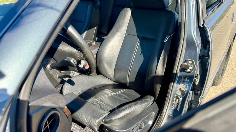 2000 BMW 540i driver's seat image