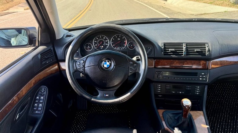 2000 BMW 540i dashboard image