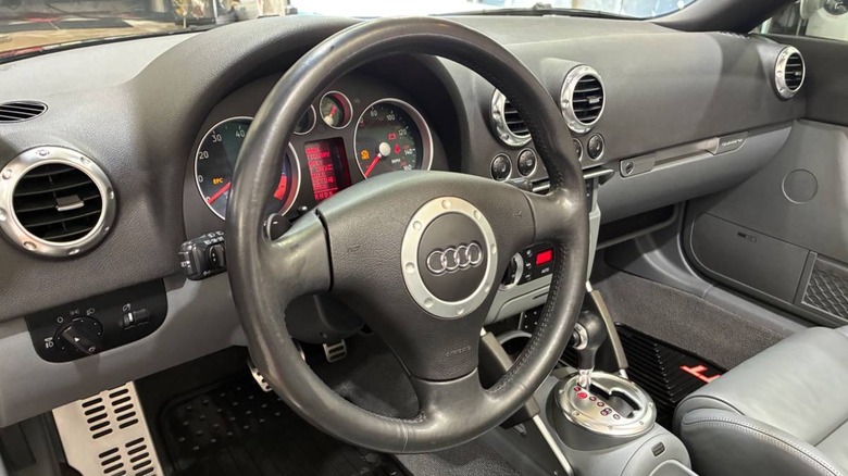 2005 Audi TT 3.2 Quattro roadster dashboard image