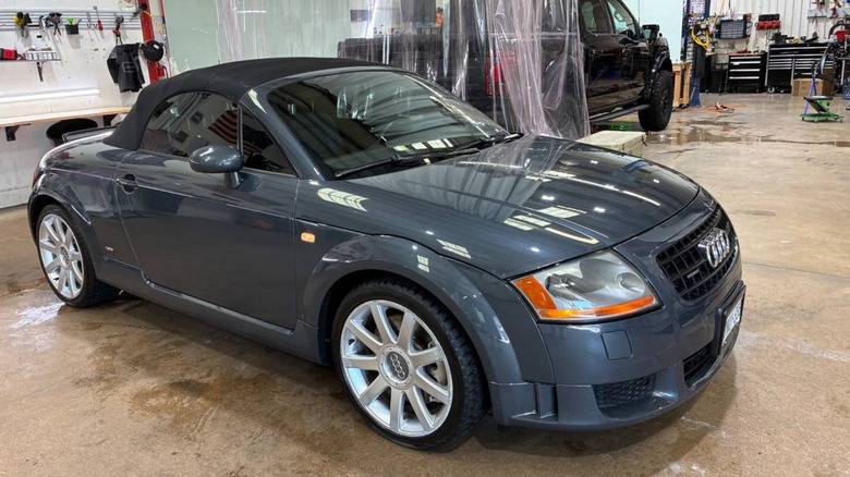 2005 Audi TT 3.2 Quattro roadster front three-quarter image