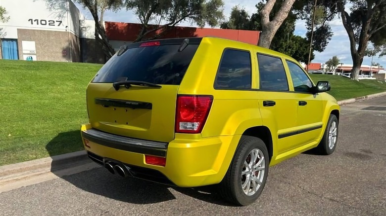 2009 Jeep Grand Cherokee SRT-8 rear three-quarter image