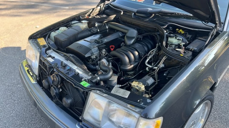1994 Mercedes-Benz E320 Cabriolet engine bay image