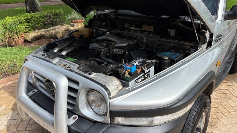 1998 SsangYong Korando engine bay image