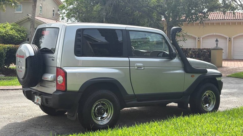 1998 SsangYong Korando passenger side image