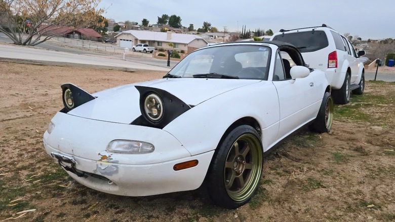 1991 Mazda Miata MX-5 front three-quarter image