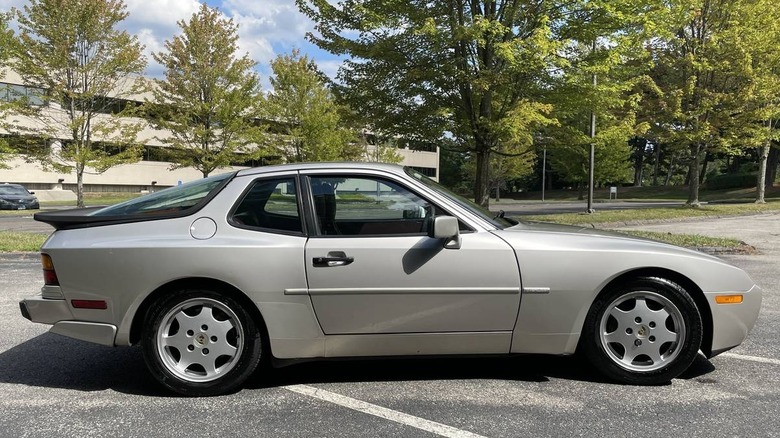 1989 Porsche 944S2 side view