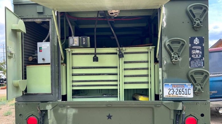 AM General Humvee rear image