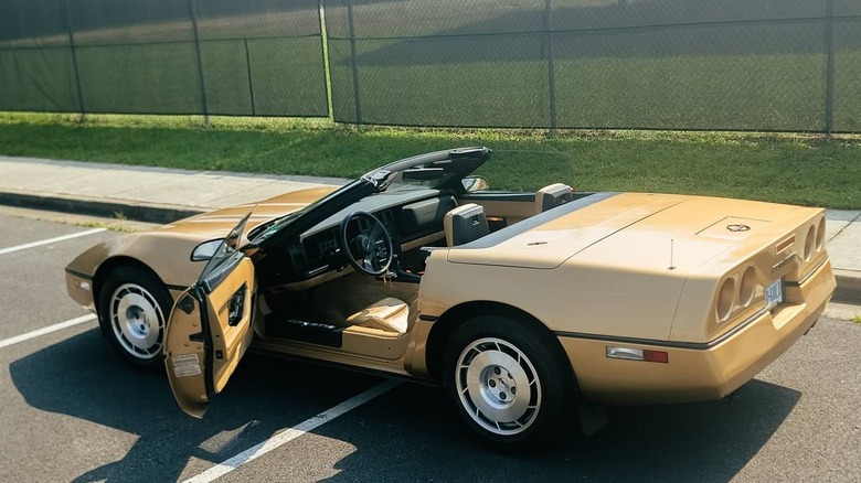 1986 Chevrolet Corvette convertible driver's side image