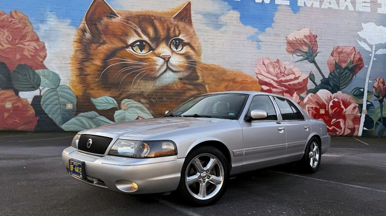 2004 Mercury Marauder front three-quarter image