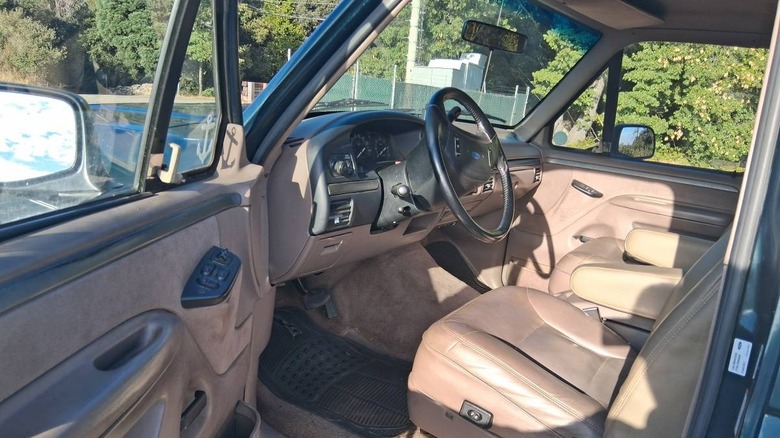 1993 Ford Bronco Eddie Bauer driver's compartment