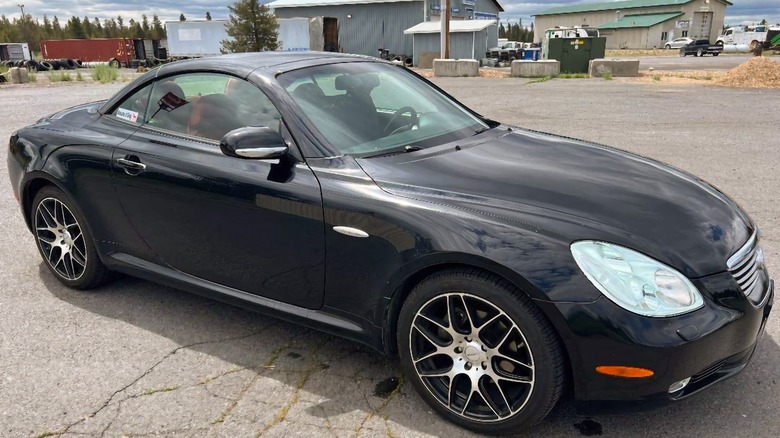 2005 Lexus SC430 Front three-quarter image