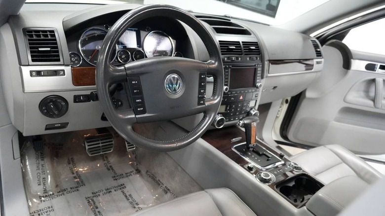 2004 Volkswagen Touareg V10 TDI dashboard image
