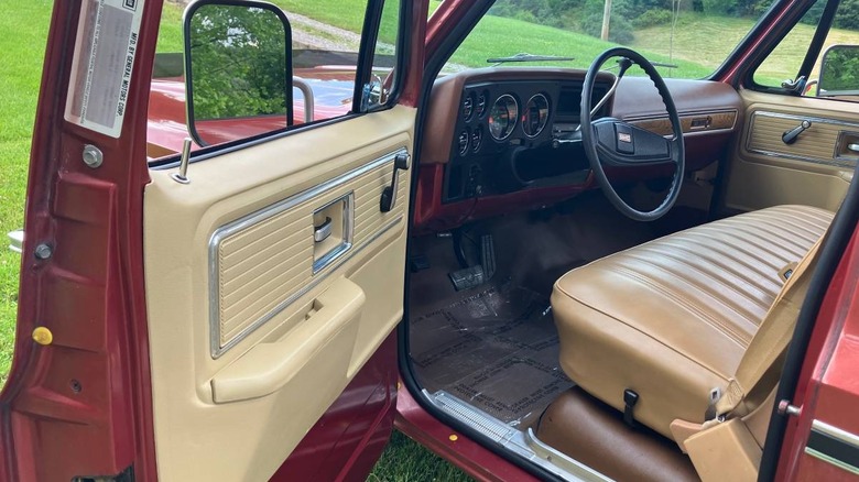 1977 GMC Sierra Grande 2500 Pickup cab image