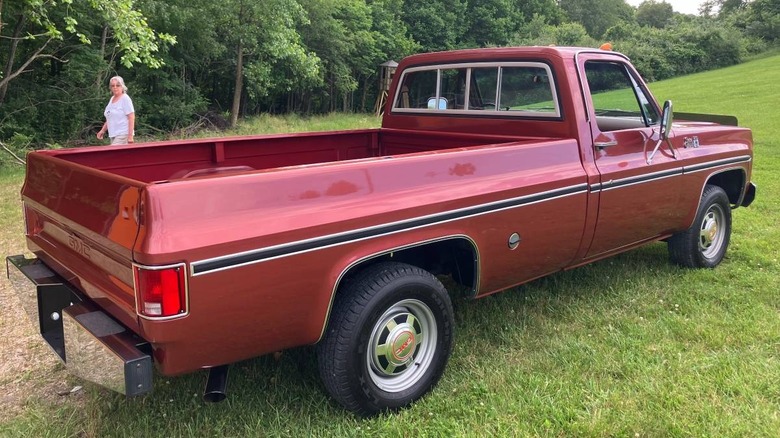 1977 GMC Sierra Grande 2500 Pickup passenger side image