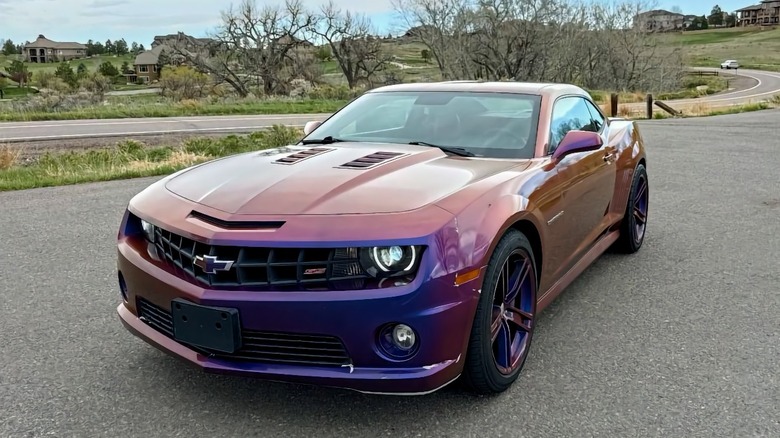 2010 Chevrolet Camaro SS front three-quarter image