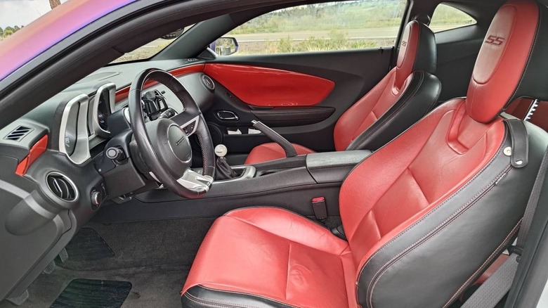 2010 Chevrolet Camaro SS interior image