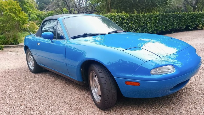 1990 Mazda MX-5 Miata front three-quarter image