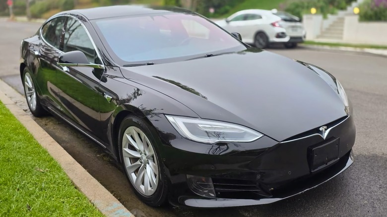 2017 Tesla Model S 75D front three-quarter image