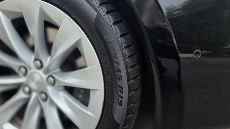 2017 Tesla Model S 75D Pirelli tire image