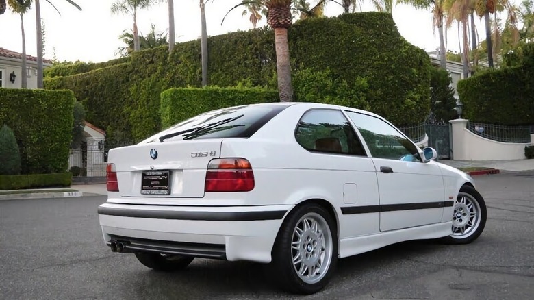 1997 BMW 318ti Compact rear three-quarter image