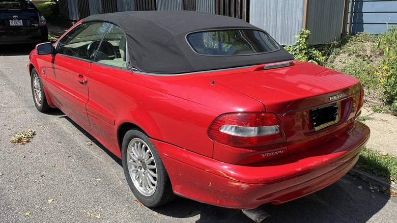 2004 Volvo C70 convertible rear three-quarter image