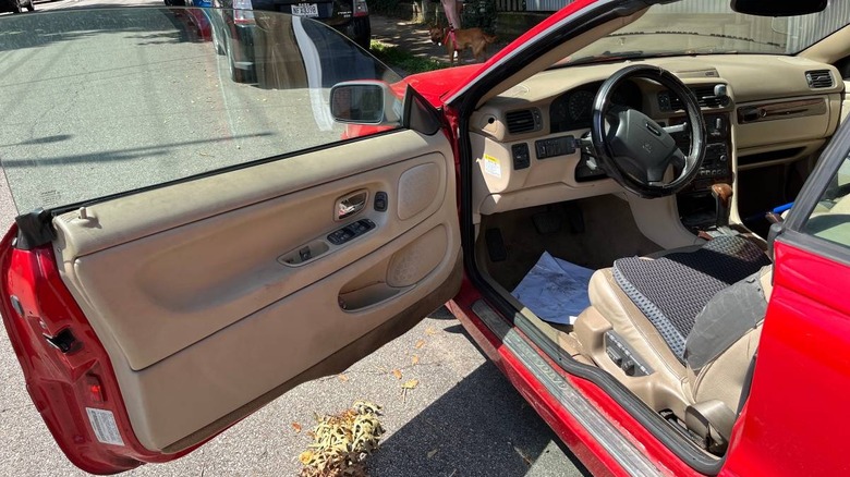 2004 Volvo C70 convertible door and driver's seat image