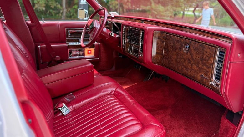 1991 Cadillac Brougham front seats image