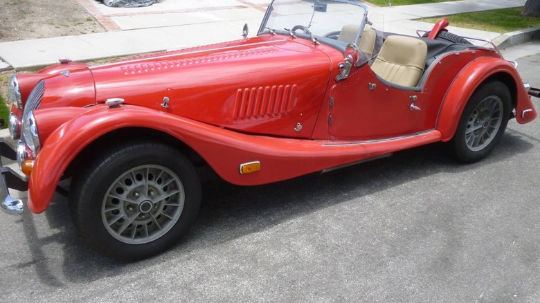 1973 Morgan Plus 8 full side image