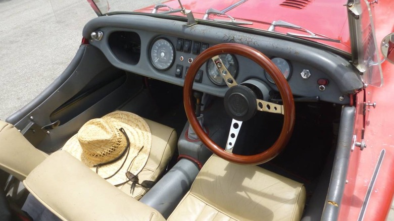 1973 Morgan Plus 8 dashboard and seats image