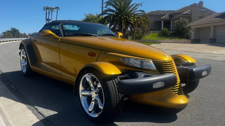 2002 Chrysler Prowler front three-quarter image