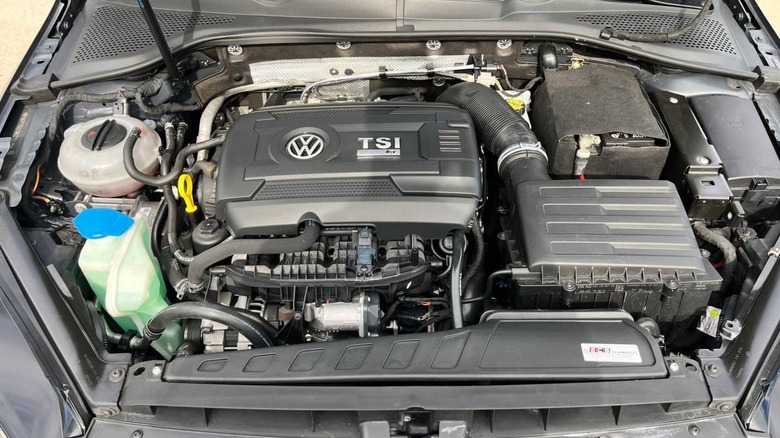 2016 Volkswagen Golf R engine image