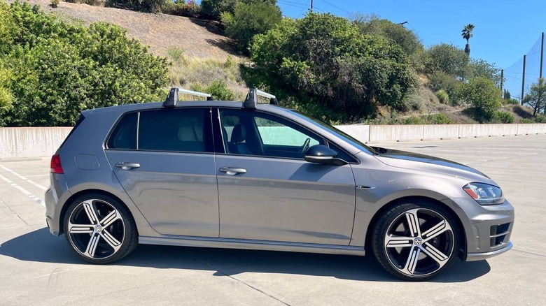 2016 Volkswagen Golf R passenger side image
