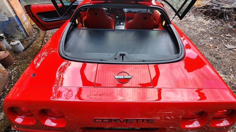 1994 Chevy Corvette ZR1 hatch area image