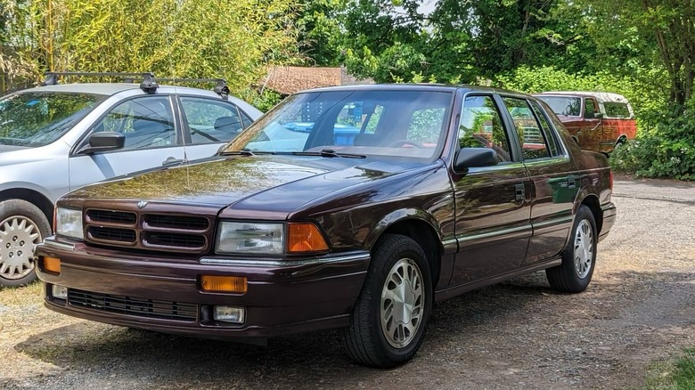 1993 Dodge Spirit ES front three-quarter image
