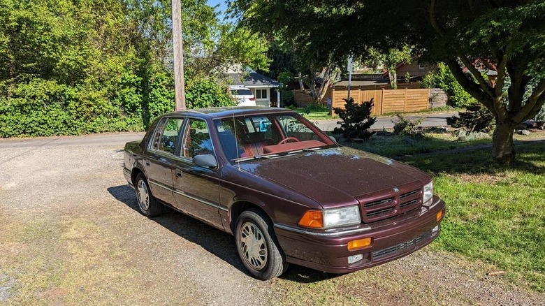 1993 Dodge Spirit ES front three-quarter image