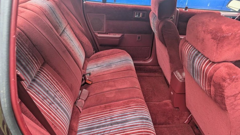 1993 Dodge Spirit ES back seat image