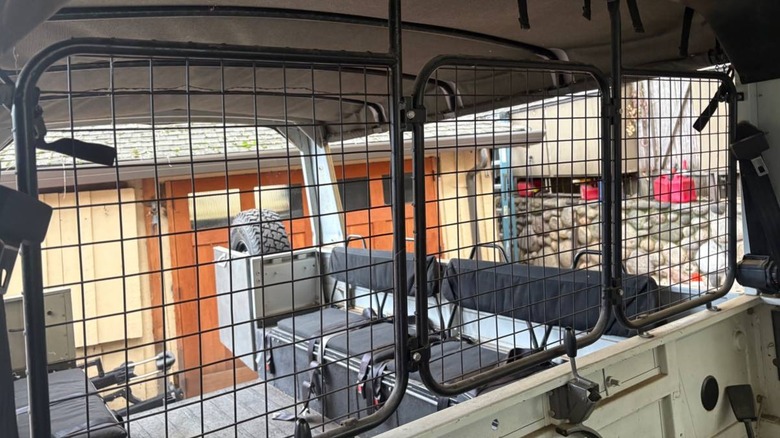 1975 Steyr Puch Pinzgauer 710M dog screen image