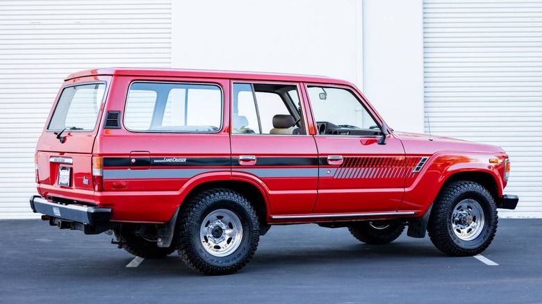 1984 Toyota Land Cruiser FJ60 left side image