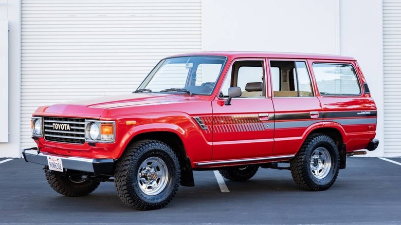 1984 Toyota Land Cruiser FJ60 left side image