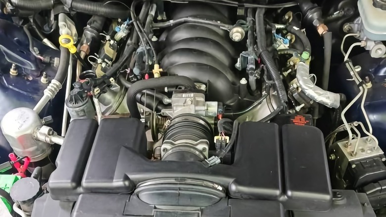 1999 Pontiac Trans Am engine view