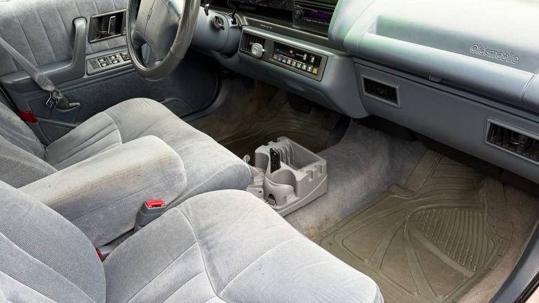 1995 Oldsmobile Cutlass Supreme SL passenger seat image