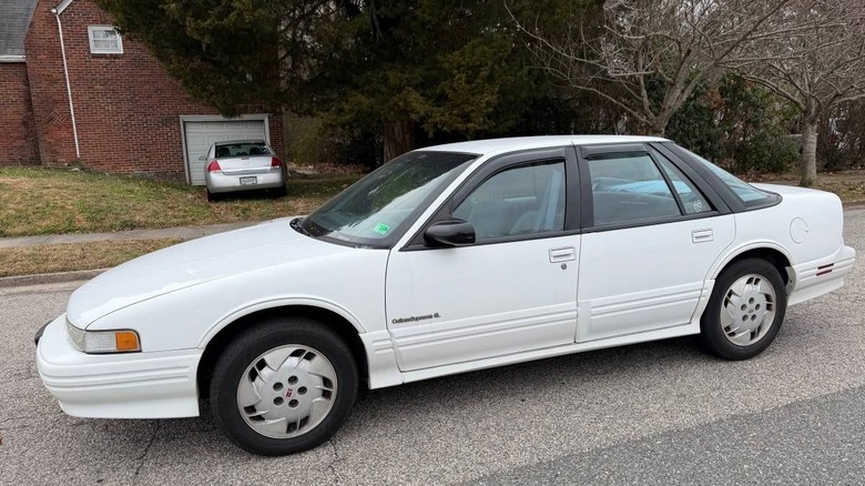 1995 Oldsmobile Cutlass Supreme SL driver's side image